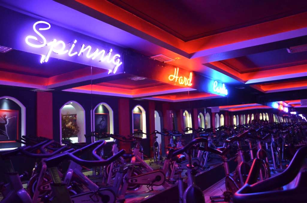 Kartal Caroline Spor Salonunda Ücretsiz Spinning Dersleri.